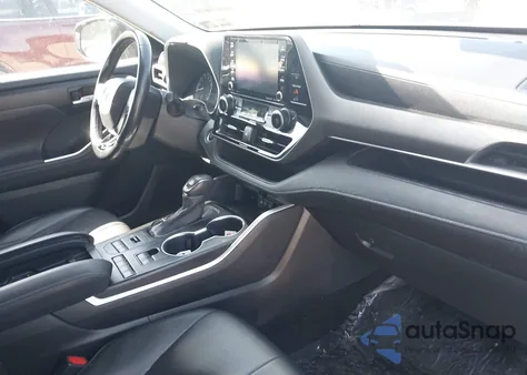 2020 Toyota Highlander Xle z USA, uszkodzony, nr VIN 5TDGZRBH0LS507459